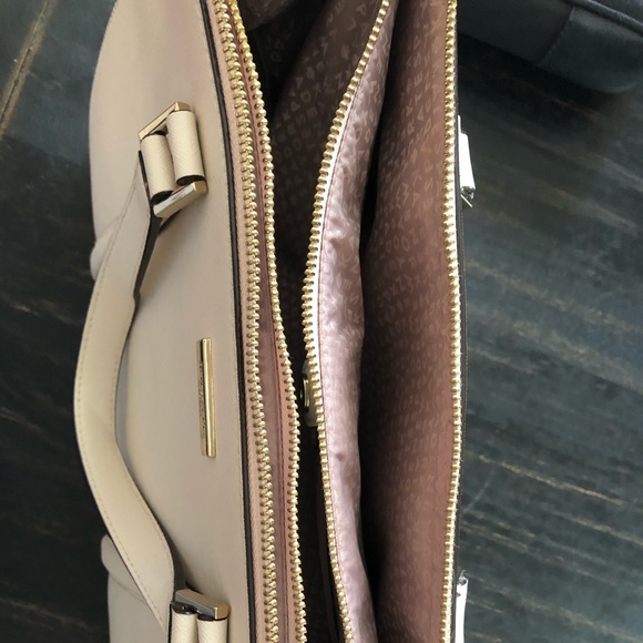 Excellent condition Kate Spade - Picture 2 of 3